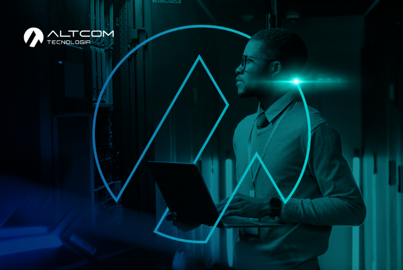 Analista profissional de TI em um datacenter